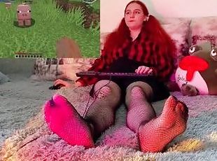 Gamer girl playing Minecraft fishnet tights feet - RexyWerb