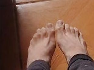 To every one watching from australia this is my feets recorded for u!