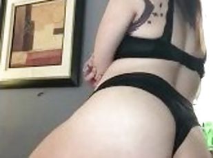 Teasing you with my big pawg booty