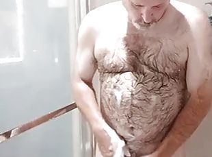 Boppityboo hairy daddy in the shower