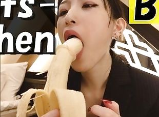 ob ich dieses Kondom ber diese Banane in meinem Mund ziehen kann?Japanisch