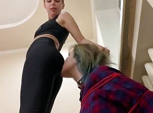 Sporty Mistress Kira In Yoga Pants - Fitness Ass Worship Lezdom