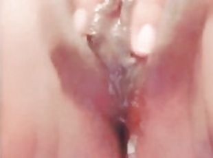 clitoris, orgasm, pasarica, adolescenta, cu-degetelul, sperma, stramta, prinsa, virgina, suculenta